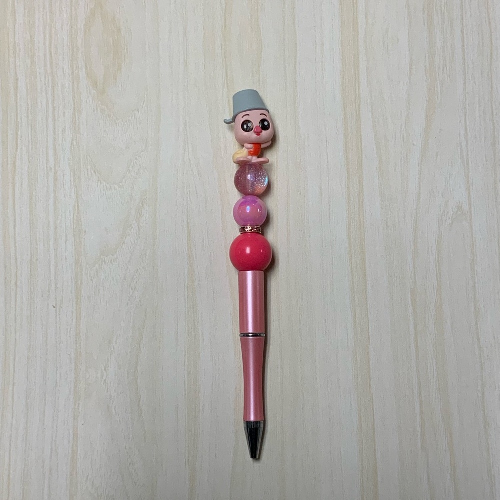 Piglet with bucket doorable pen